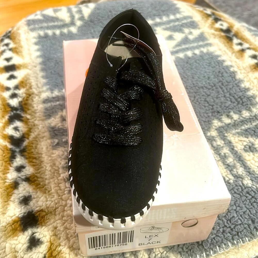 GC Shoes Lex lace up flex sneaker in Black Size 7